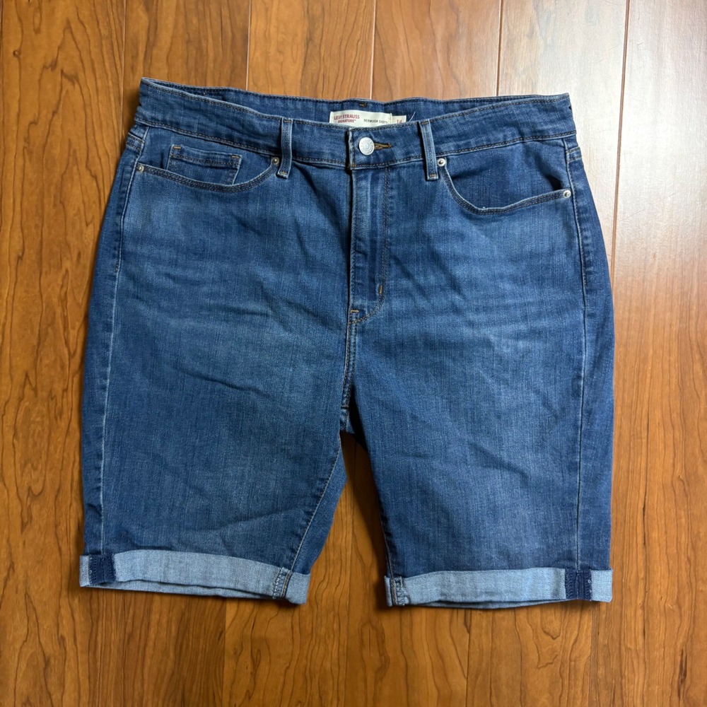 Signature by Levi Strauss Womens Bermuda Shorts Medium Wash Denim Cuffed Size 14